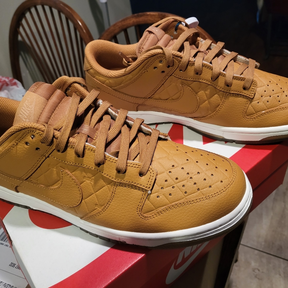 Nike Dunks Low sz 10.5 mens 12 women. NIB